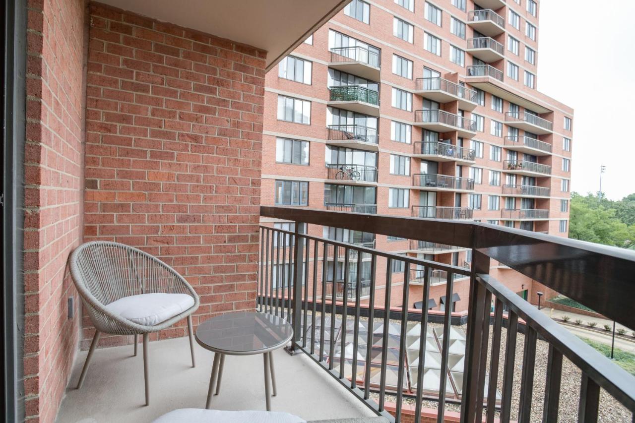 Modern & Charming Apt With Rooftop @Pentagon City أرلنغتون المظهر الخارجي الصورة