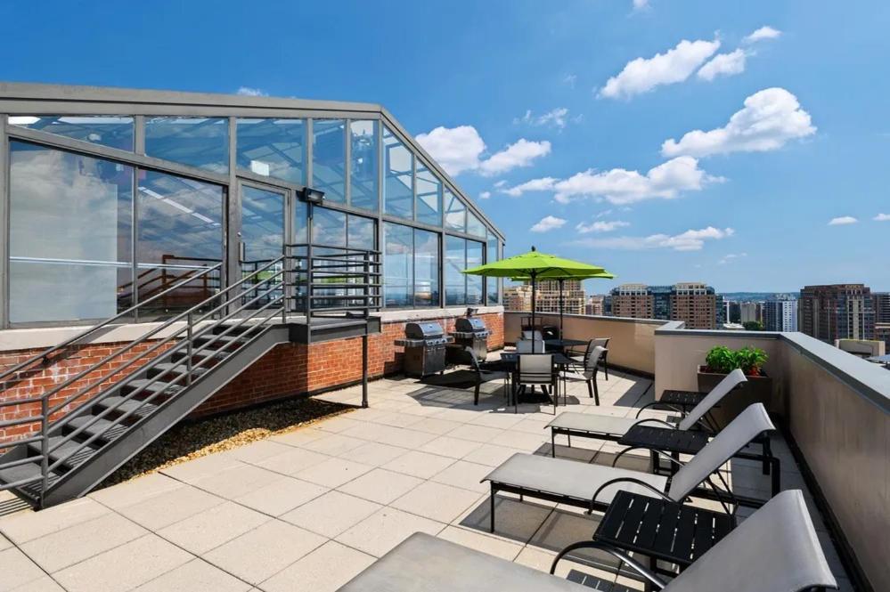 Modern & Charming Apt With Rooftop @Pentagon City أرلنغتون المظهر الخارجي الصورة